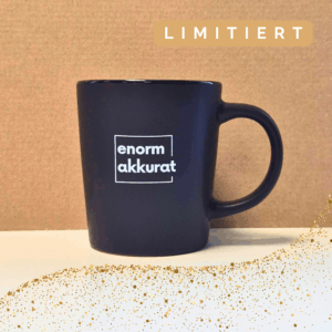 Tasse “enorm akkurat” - schwarz